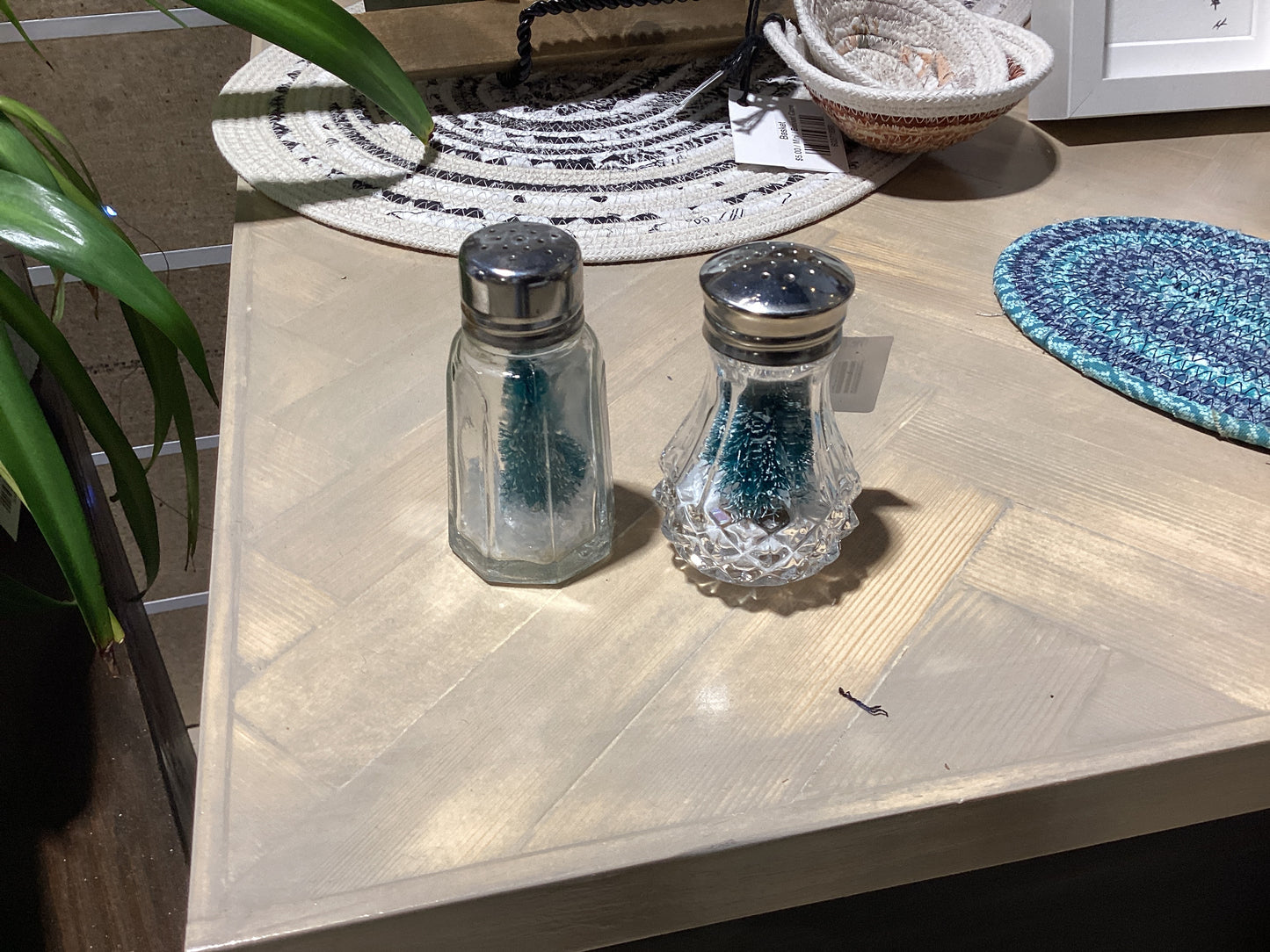Holiday Salt & Pepper Decor