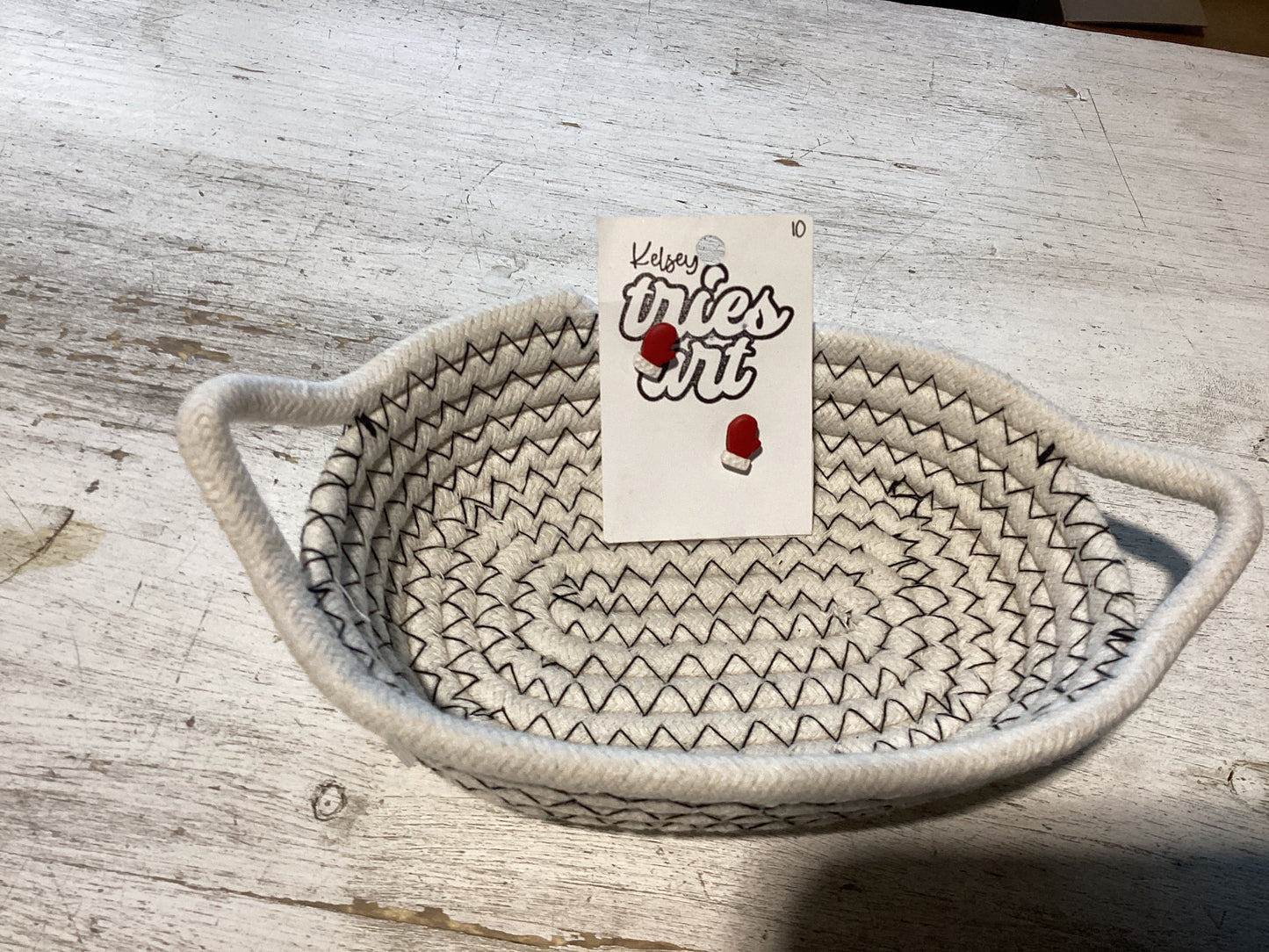 Red mitten earrings