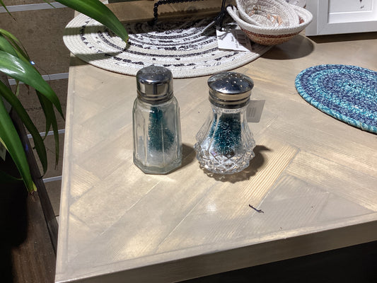 Holiday Salt & Pepper Decor