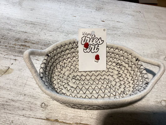 Red mitten earrings